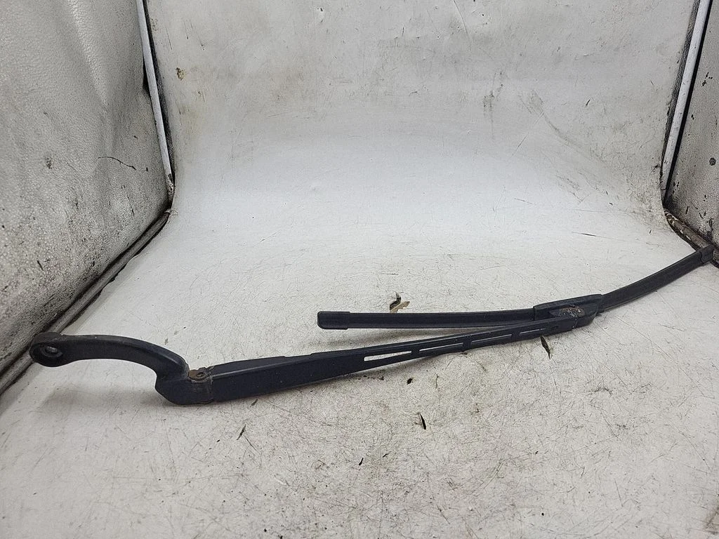 Front wiper blade arm – Audi A4 S4 B7 8E 8H (2005-2008)