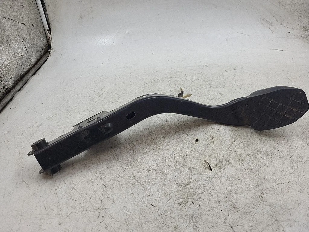 Piduripedaal – Audi A4 S4 B7 8E 8H (2005-2008)