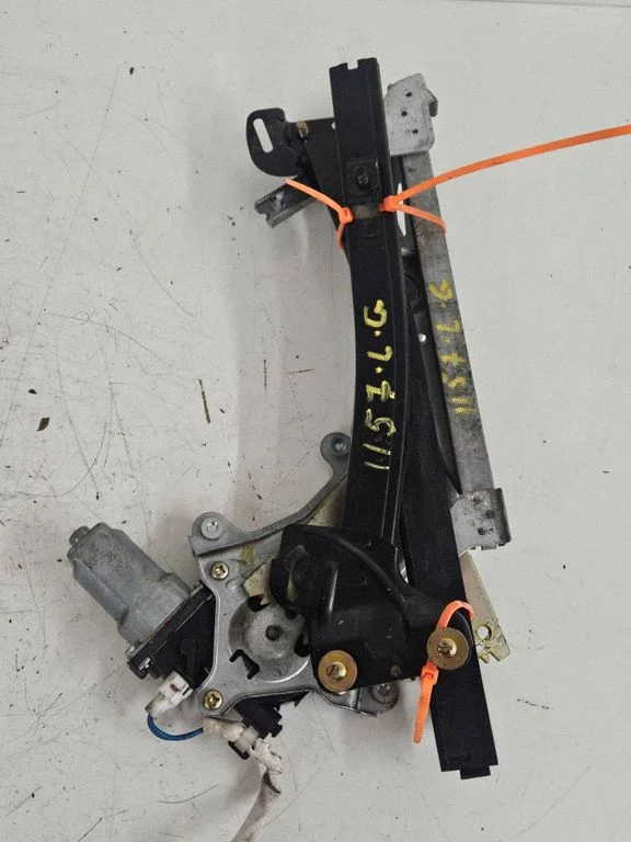 Rear door window regulator with motor 62222AG010