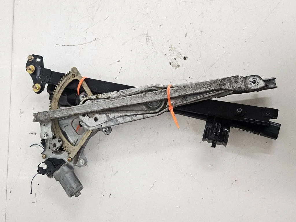 Rear door window regulator with motor 61222AG000