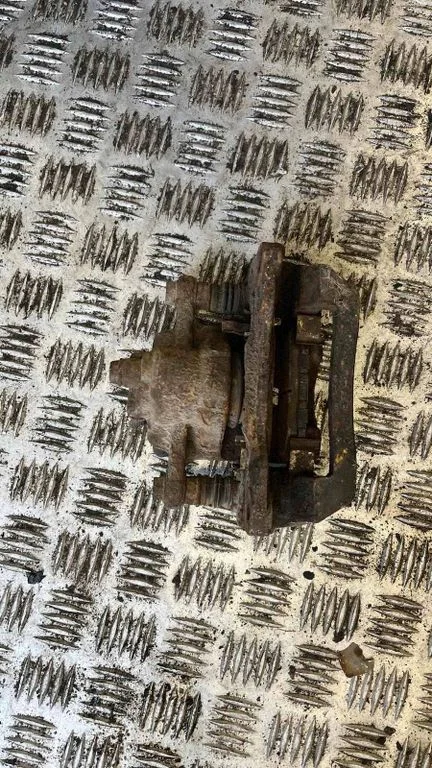 Rear brake caliper 26692AG020