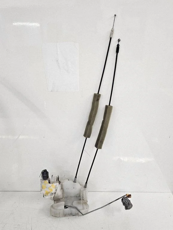 Front door lock 61031AG030