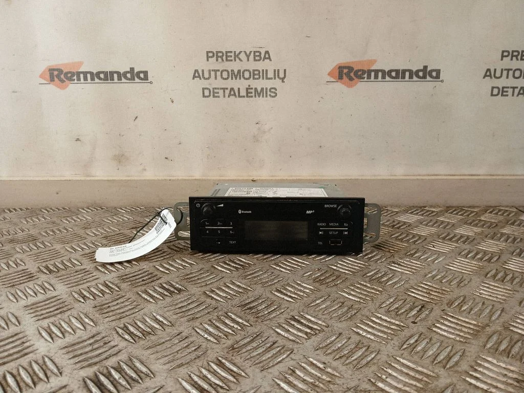 Radio/CD/DVD/GPS head unit 281155093R
