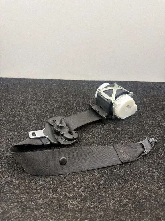 Front seatbelt – BMW 3 Series GT F34 (2013-2017)