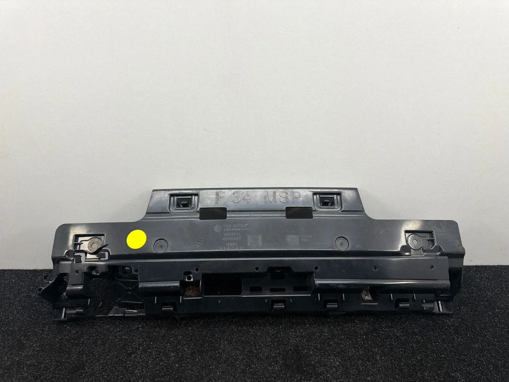Tagumise kaitseraua kinnitusklamber 9017411
