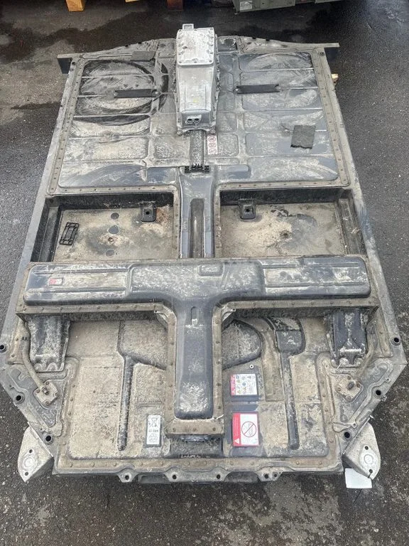 Hübriid-/elektriauto aku – Porsche Taycan 9J1 (2019-)