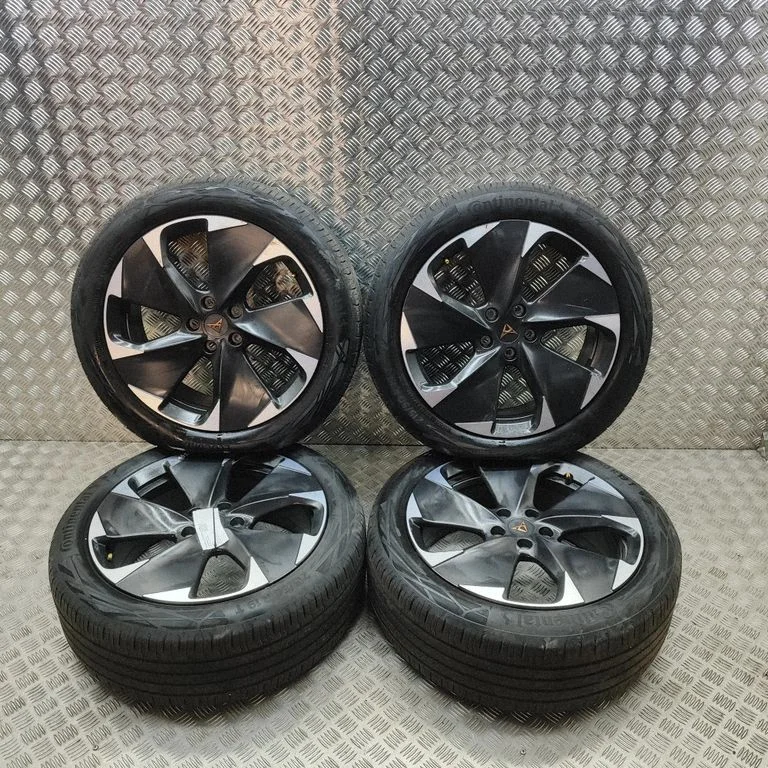 R19 vieglmetāla disks (-i) 10E601025L