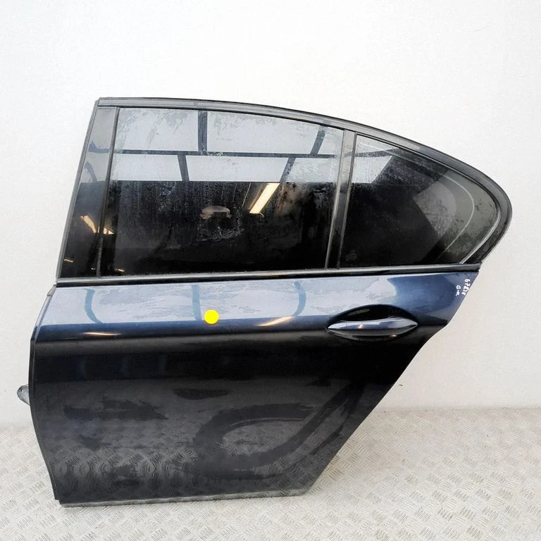 Aizmugurējās durvis 9628756