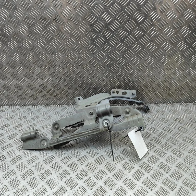 Fender mounting bracket 4K8821131A – Audi RS6 C8 (2019-)