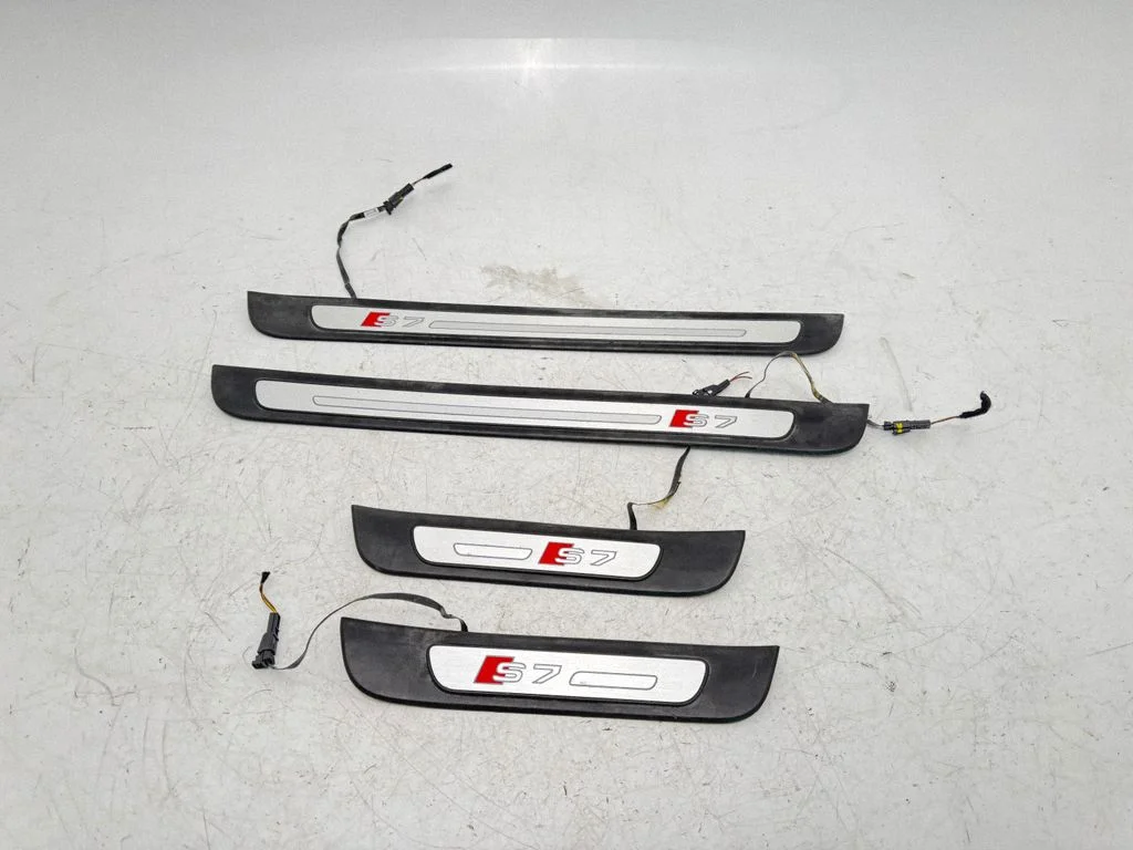 Listwy progowe wewnętrzne (komplet) – Audi A7 S7 4G (2011-2017)