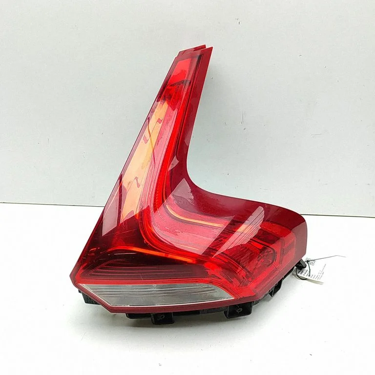 Lampa tylna w błotniku 31395845
