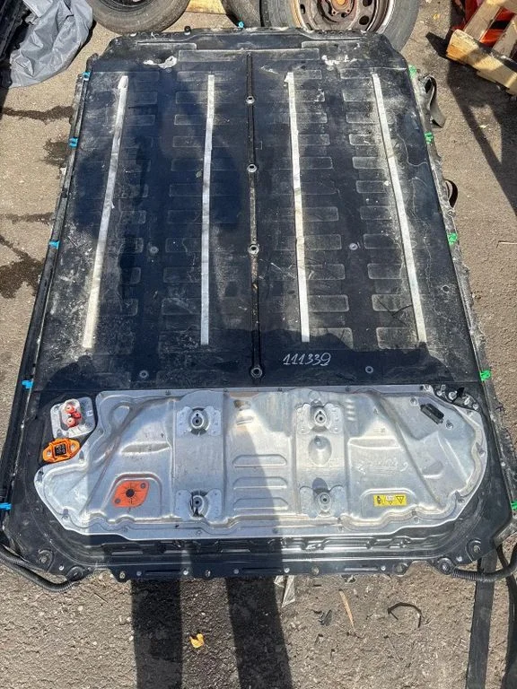 Hübriid-/elektriauto aku – Tesla Model 3 (2017-)