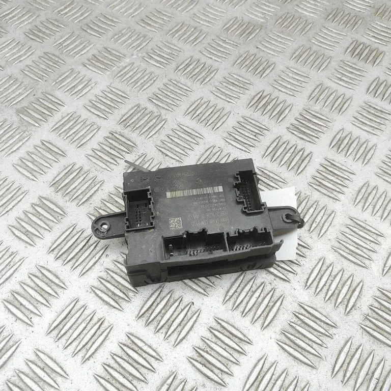 Door control unit/module R8E214C235AA