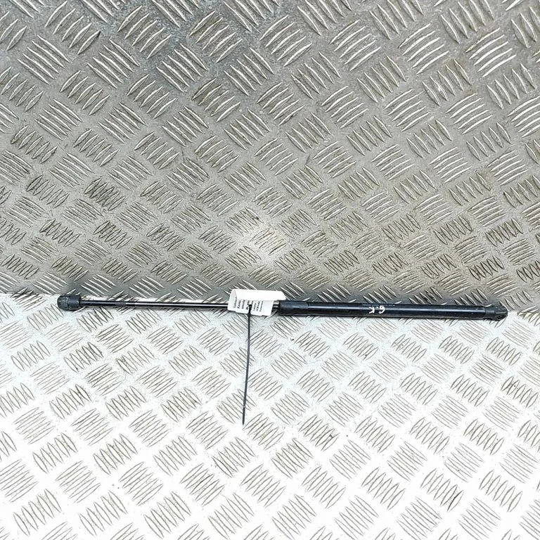 Siłownik (sprężyna gazowa) klapy bagażnika 31395607