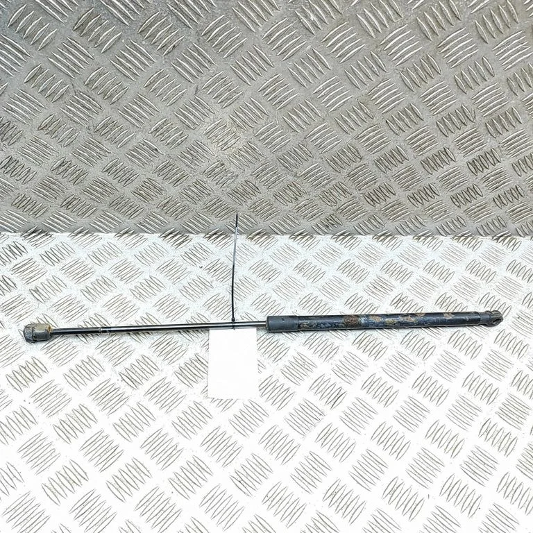 Siłownik (sprężyna gazowa) klapy bagażnika 31395607