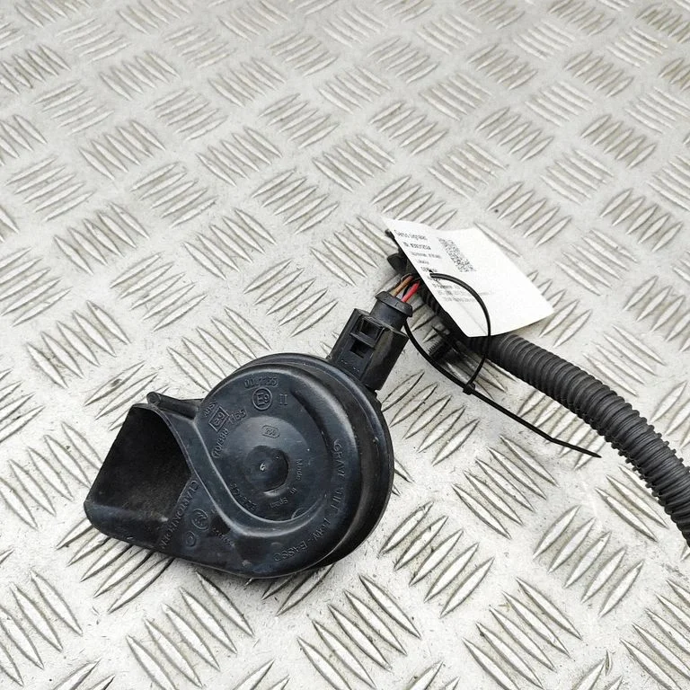 Horn signal – Audi Q5 SQ5 8R (2008-2017)