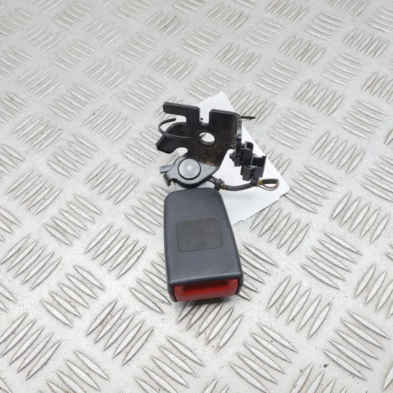 Rear seatbelt buckle – Mercedes-Benz C-Class W205 (2014-2021)