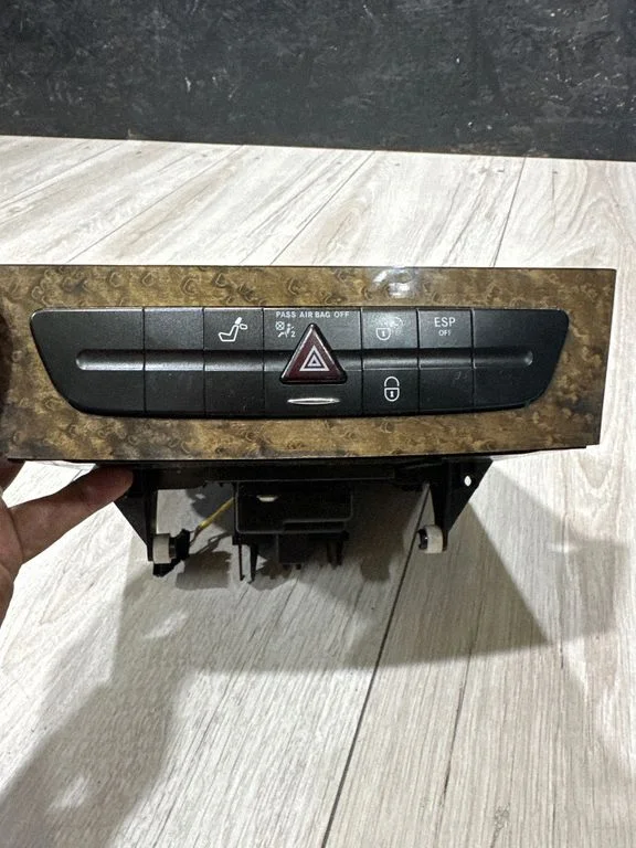 Other switches/knobs/shifts A2116303152