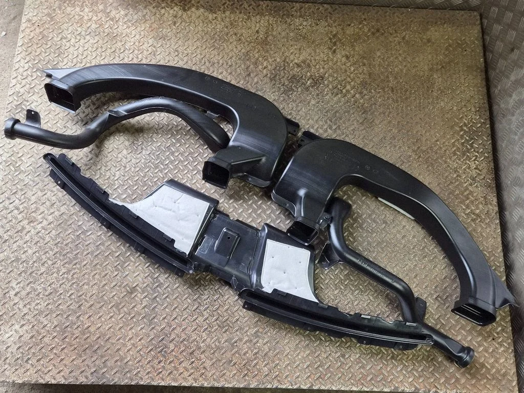 Cabin air duct channel L0178811AH