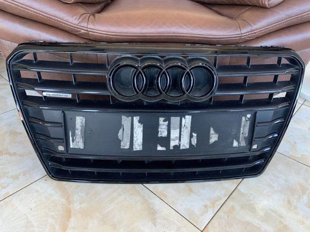 Esistange ülemine radiaatorivõre – Audi A7 S7 4G (2011-2017)