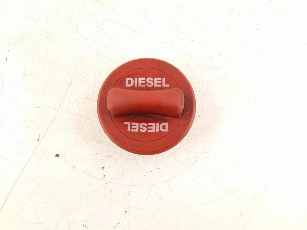 Korek wlewu paliwa 2214700905 – Mercedes-Benz Klasa C W203 (2000-2007)