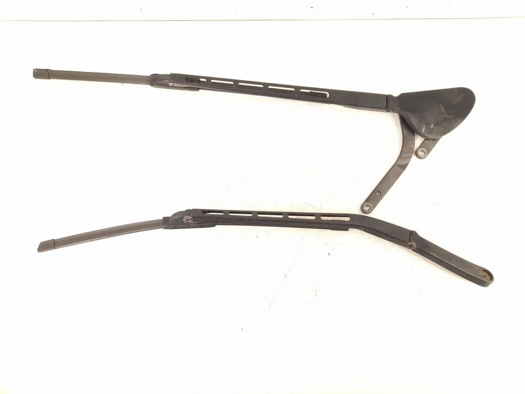 Front wiper blade arm 2038202544 – Mercedes-Benz C-Class W203 (2000-2007)