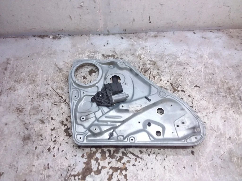 Rear door window regulator with motor – Volkswagen Passat B5.5 (2001-2005)