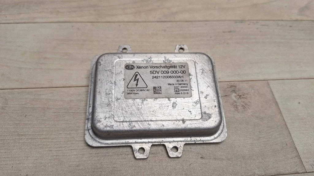 Headlight ballast module Xenon 5DV00900000