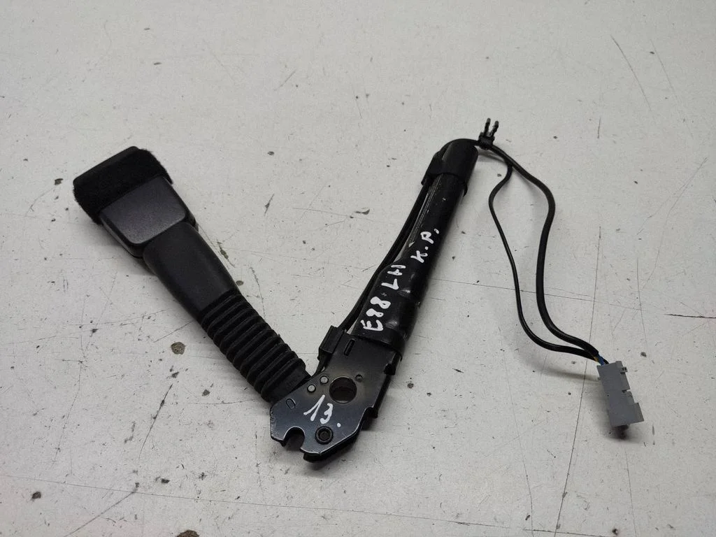 Eesmise turvavöö pannal – BMW 1-seeria E82 E88 (2007-2014)