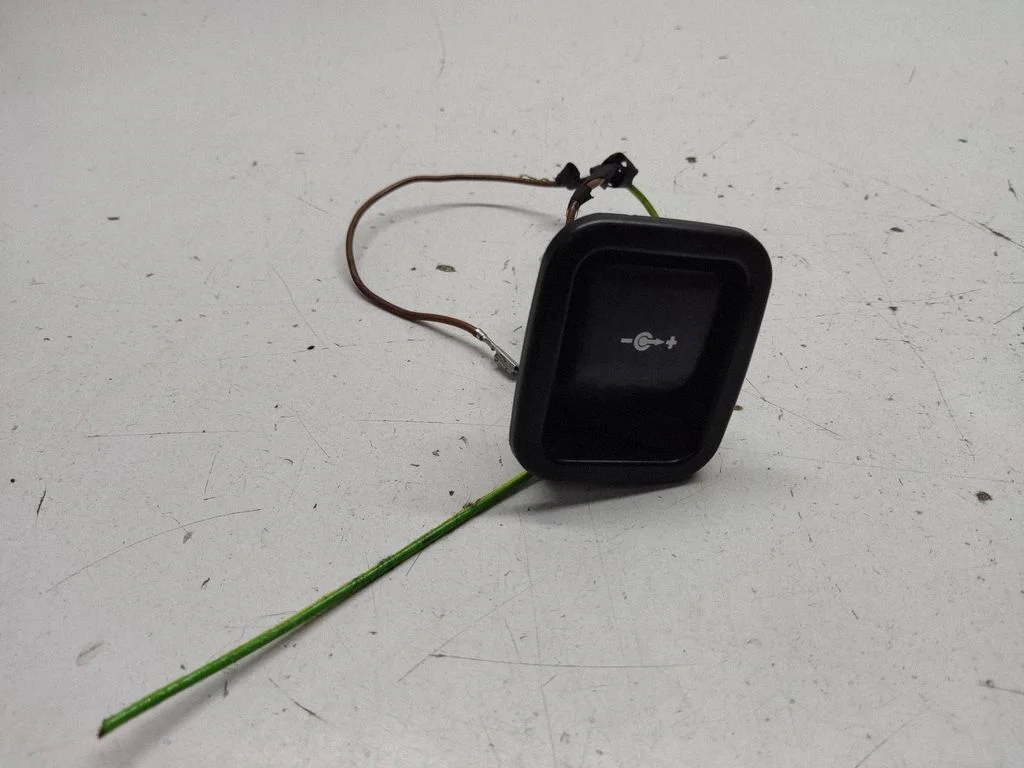 12 V pesa (taga) – BMW 1-seeria E82 E88 (2007-2014)