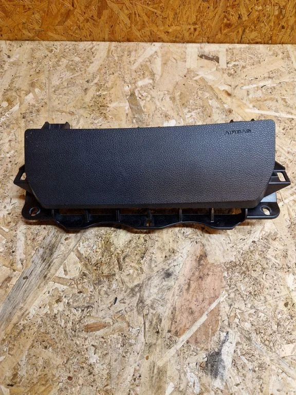 Knee airbag – SsangYong Tivoli (2015-)