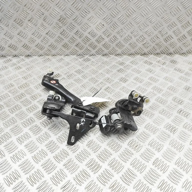 Sliding door lower roller guide/hinge BK21V25001AL