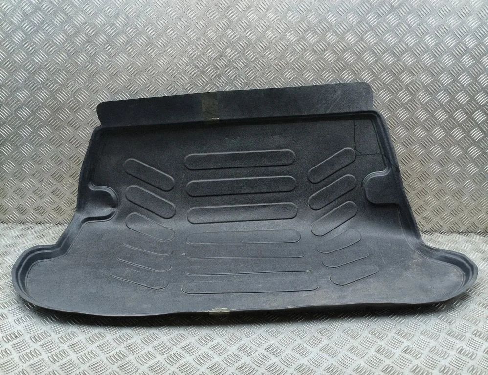 Trunk/boot floor carpet liner