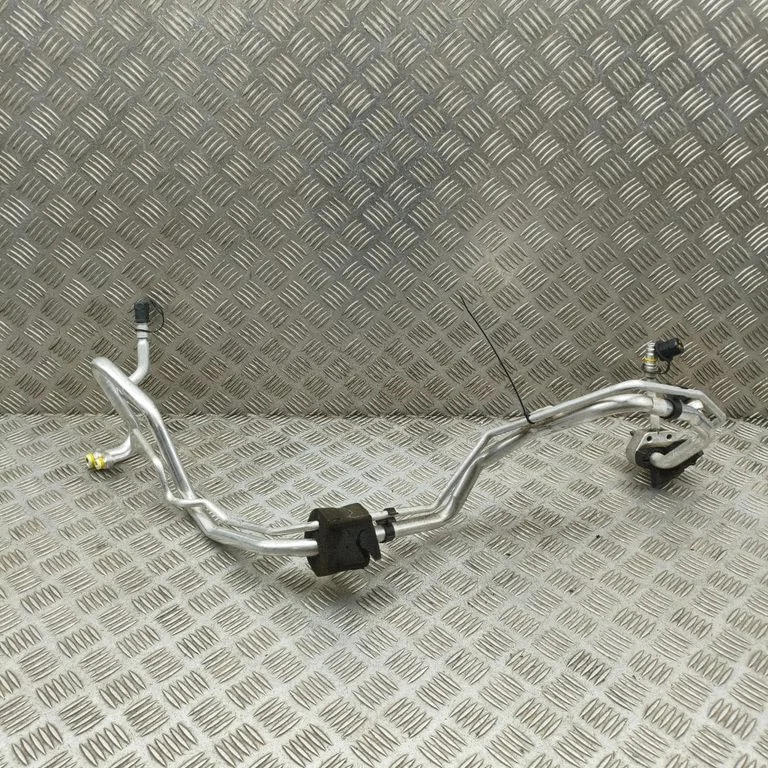 Air conditioning (A/C) pipe/hose 31267980