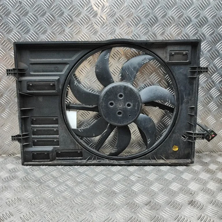 Radiaatori ventilaatori difuusor 5Q0121205D