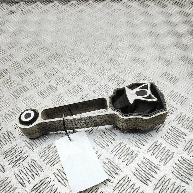 Engine mount bracket 31430441