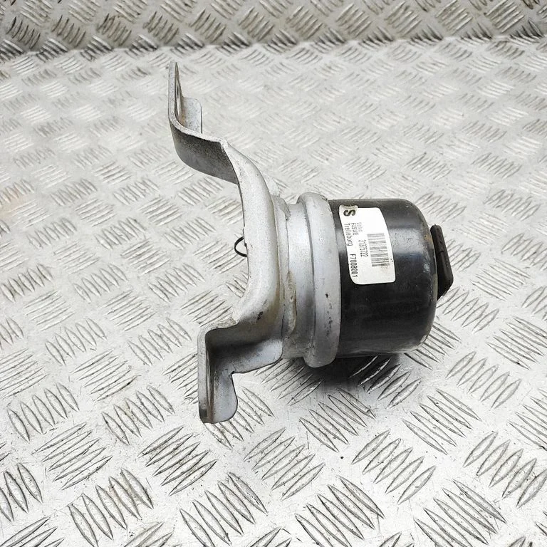 Engine mount bracket 31375722
