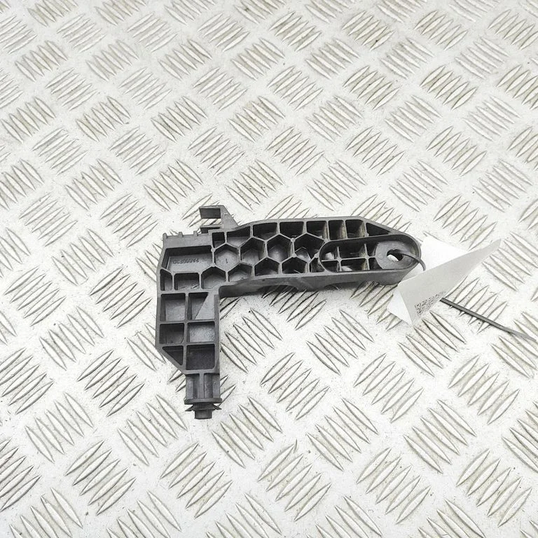 Radiatoru paneļa kronšteins 31686407