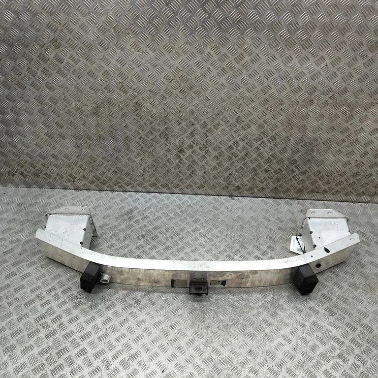 Priekšējā bampera šķērssija 501004596AA