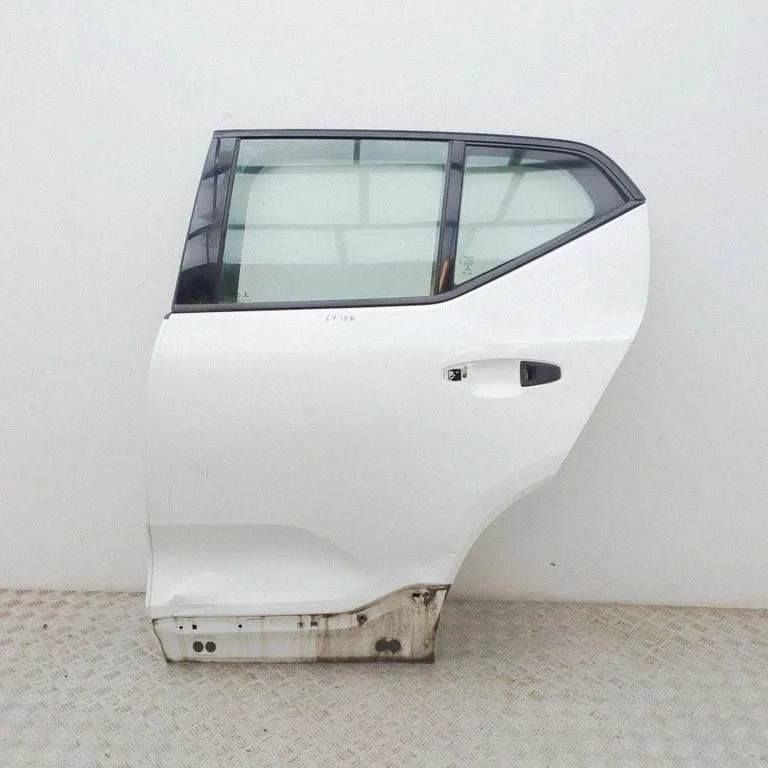 Aizmugurējās durvis 32399014