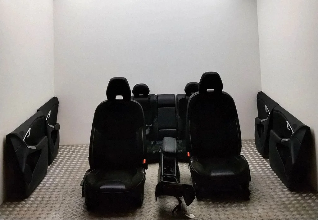 Salongikomplekt – Volvo V40 (2012-2019)