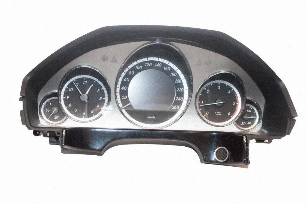 Speedometer (instrument cluster) – Mercedes-Benz E-Class W212 (2009-2016)