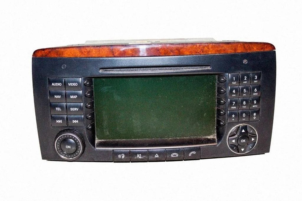 Radio/CD/DVD/GPS head unit – Mercedes-Benz R-Class W251 (2005-2013)
