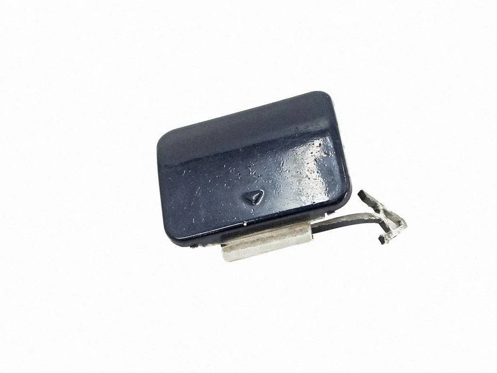 Eesmise pukseerimiskonksu kate – Mercedes-Benz C-klass W203 (2000-2007)