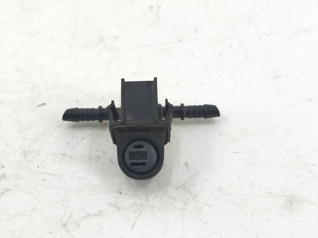 Windshield washer spray nozzle – Mercedes-Benz C-Class AMG W204 (2007-2014)