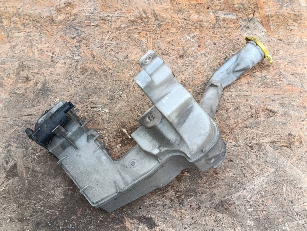 Windshield washer fluid reservoir/tank 9686672880