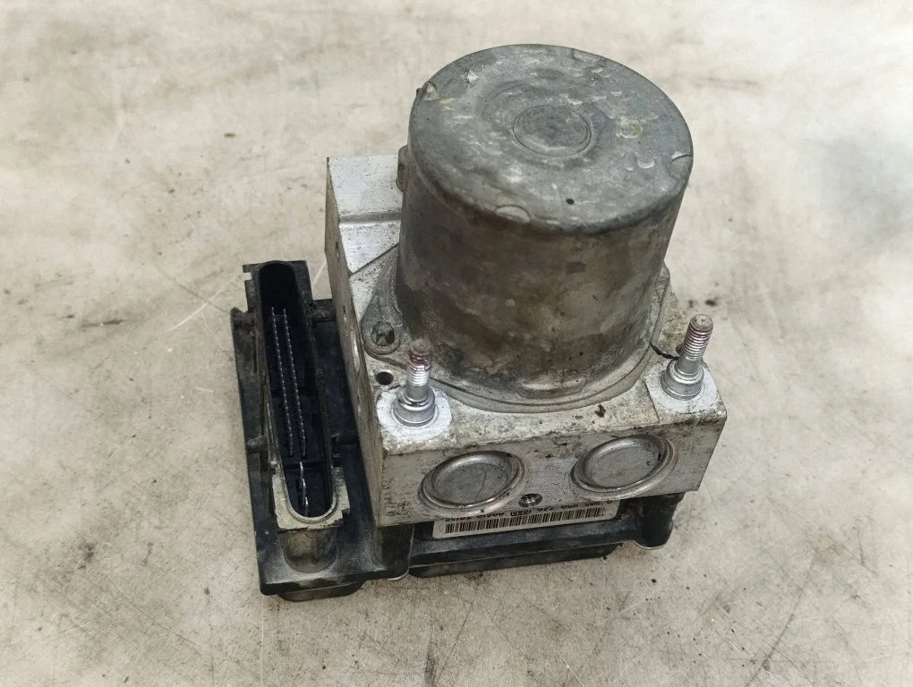 ABS block – Toyota Avensis T270 (2009-2012)