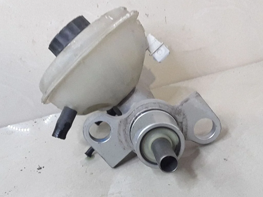 Master brake cylinder – Volkswagen Passat B5 (1997-2000)