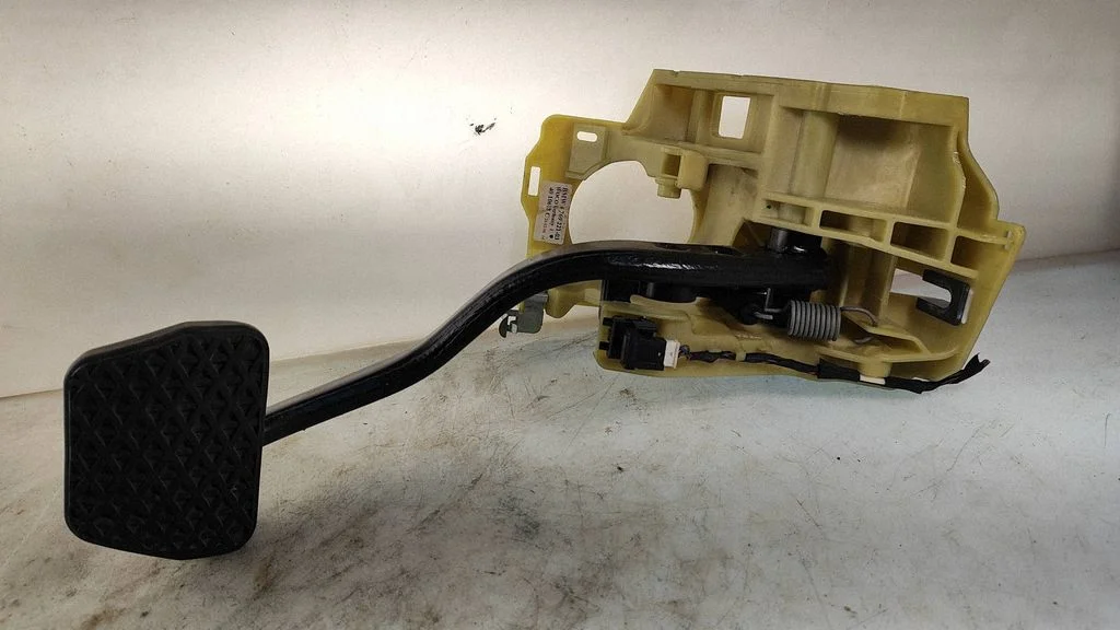 Piduripedaal – BMW 5-seeria E60 E61 (2004-2010)