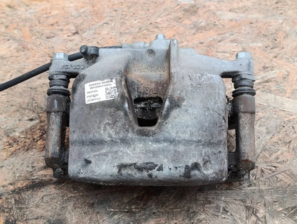 Esimene pidurisadul 1EA615105H